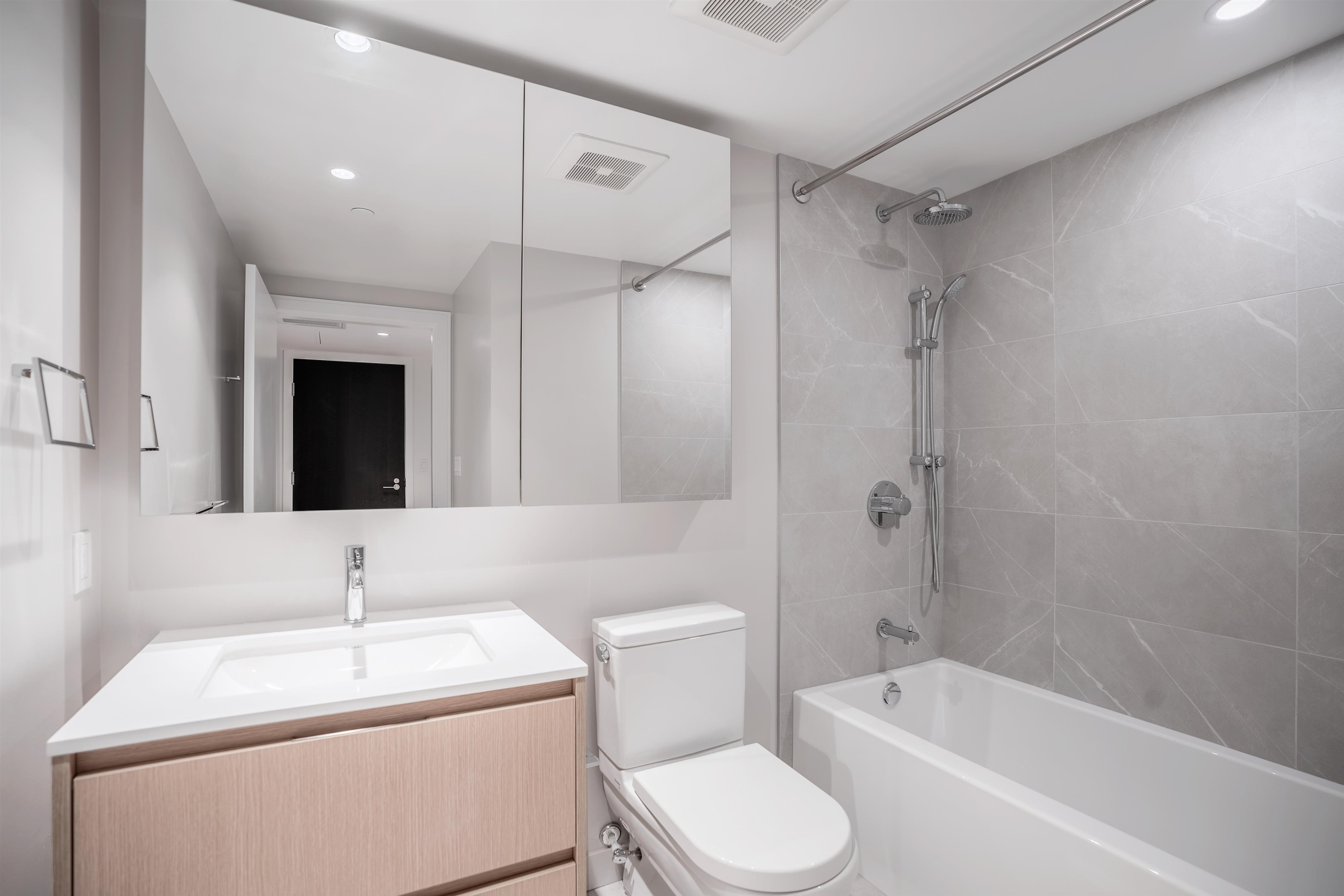 Listing image of 1705 1500 FERN STREET