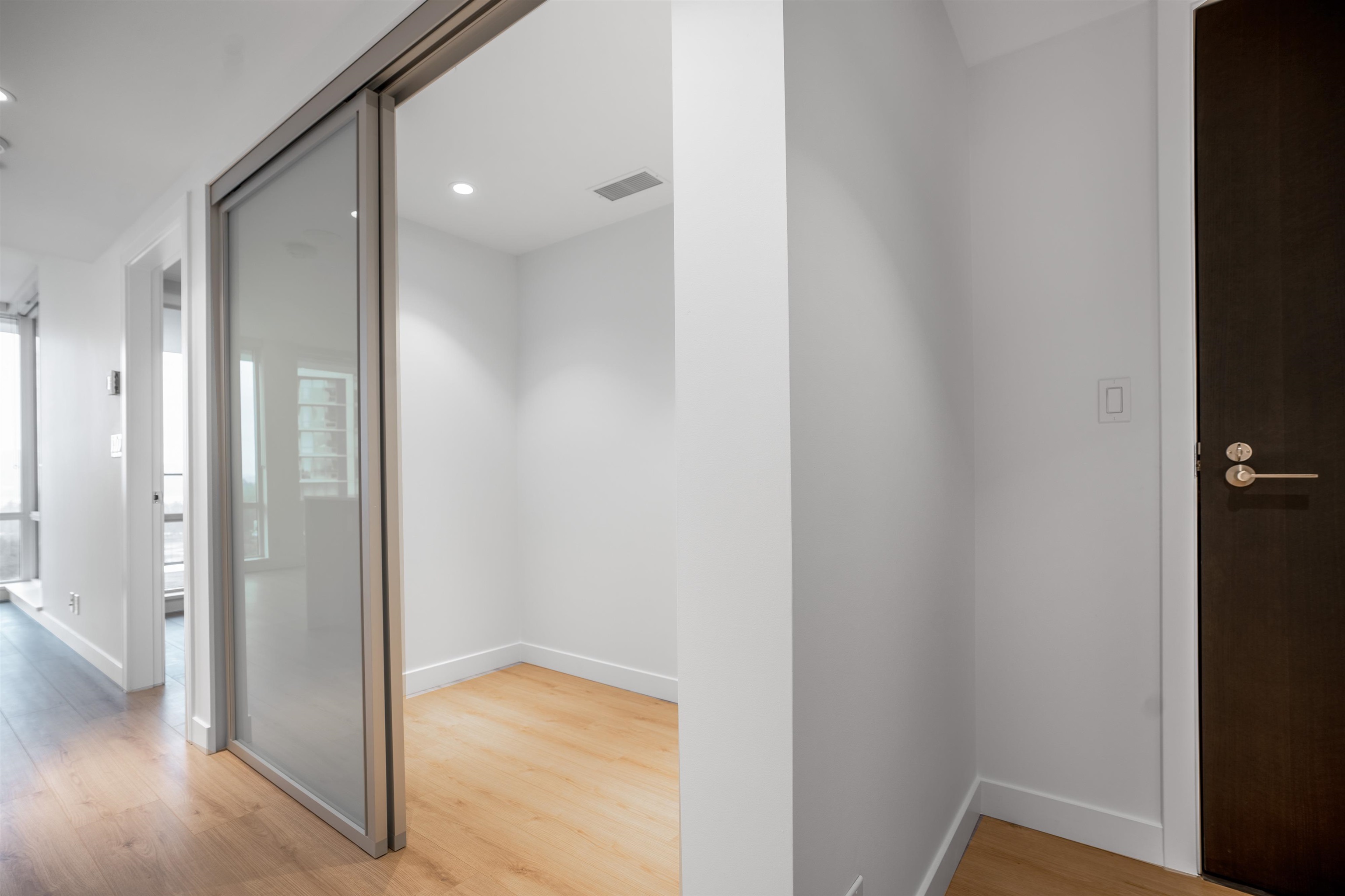 Listing image of 1705 1500 FERN STREET