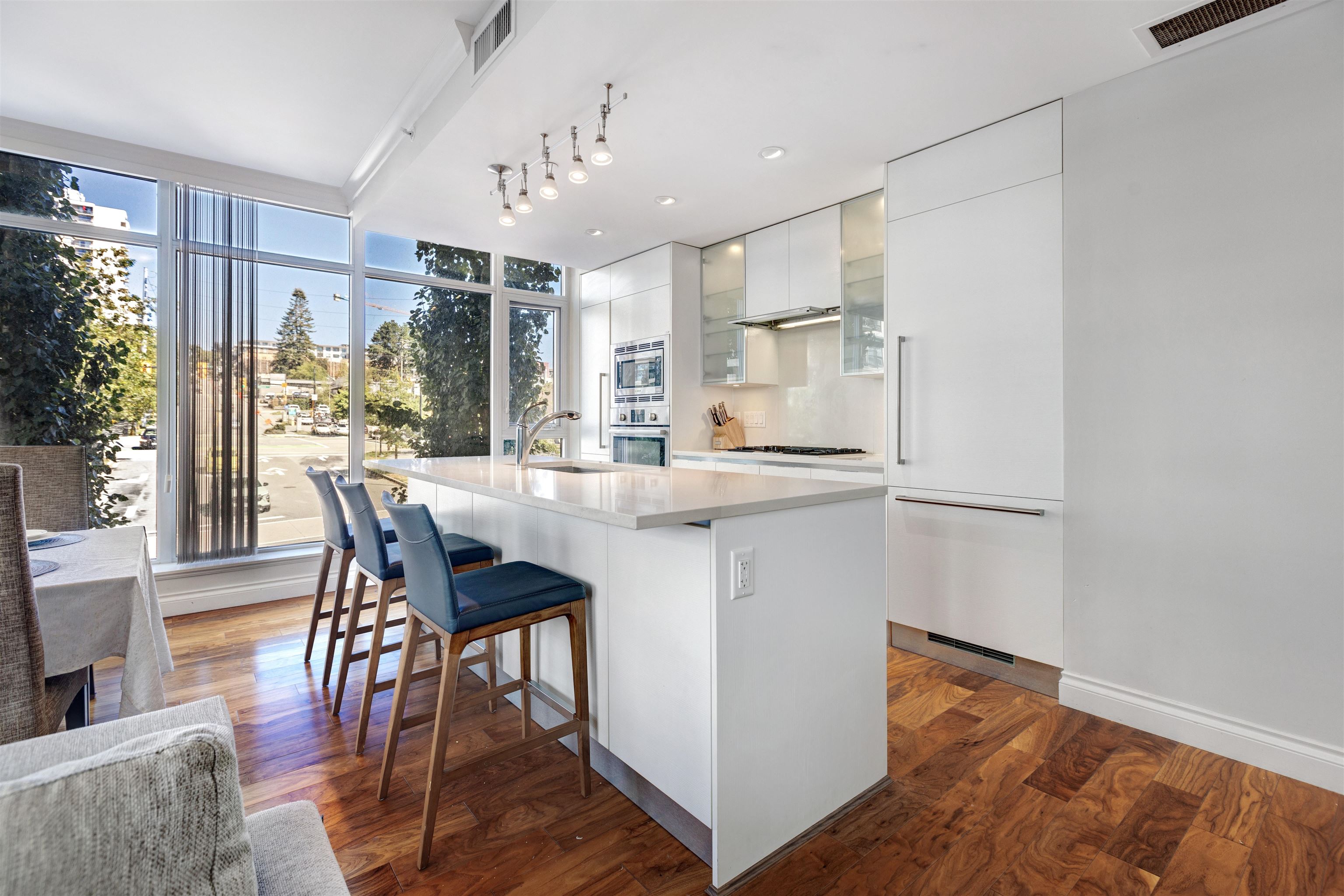 Listing image of 209 199 VICTORY SHIP WAY