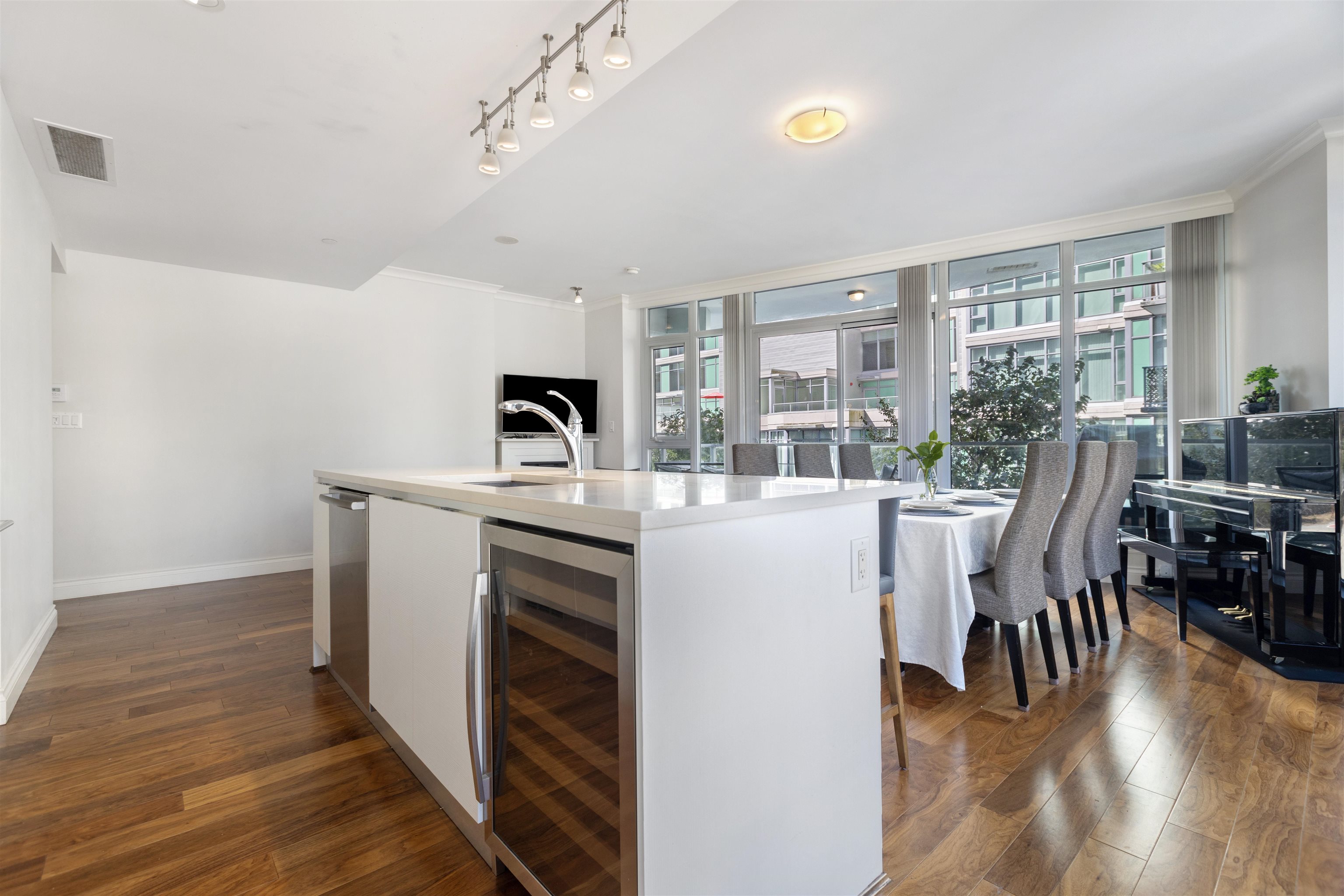 Listing image of 209 199 VICTORY SHIP WAY