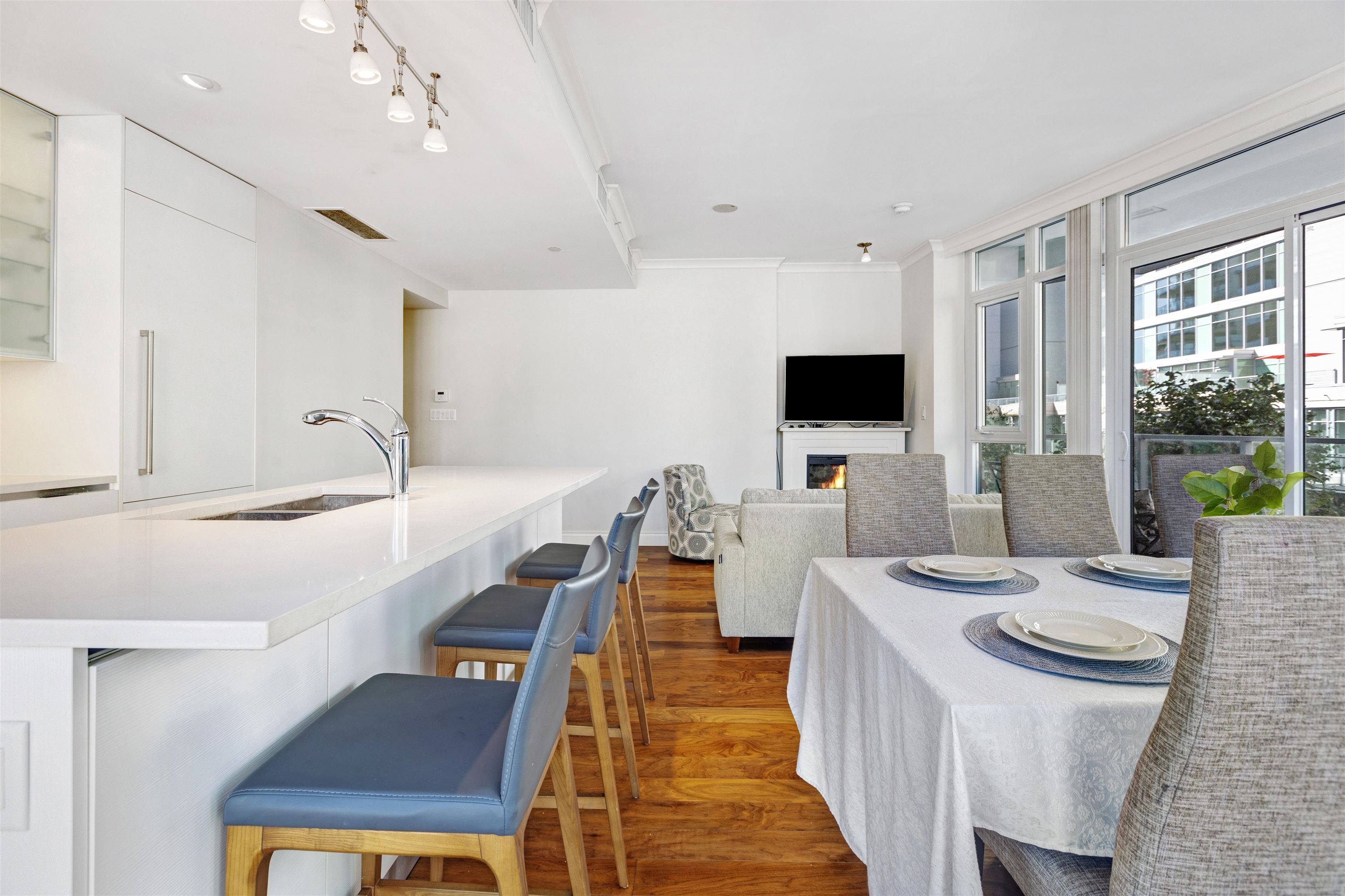Listing image of 209 199 VICTORY SHIP WAY
