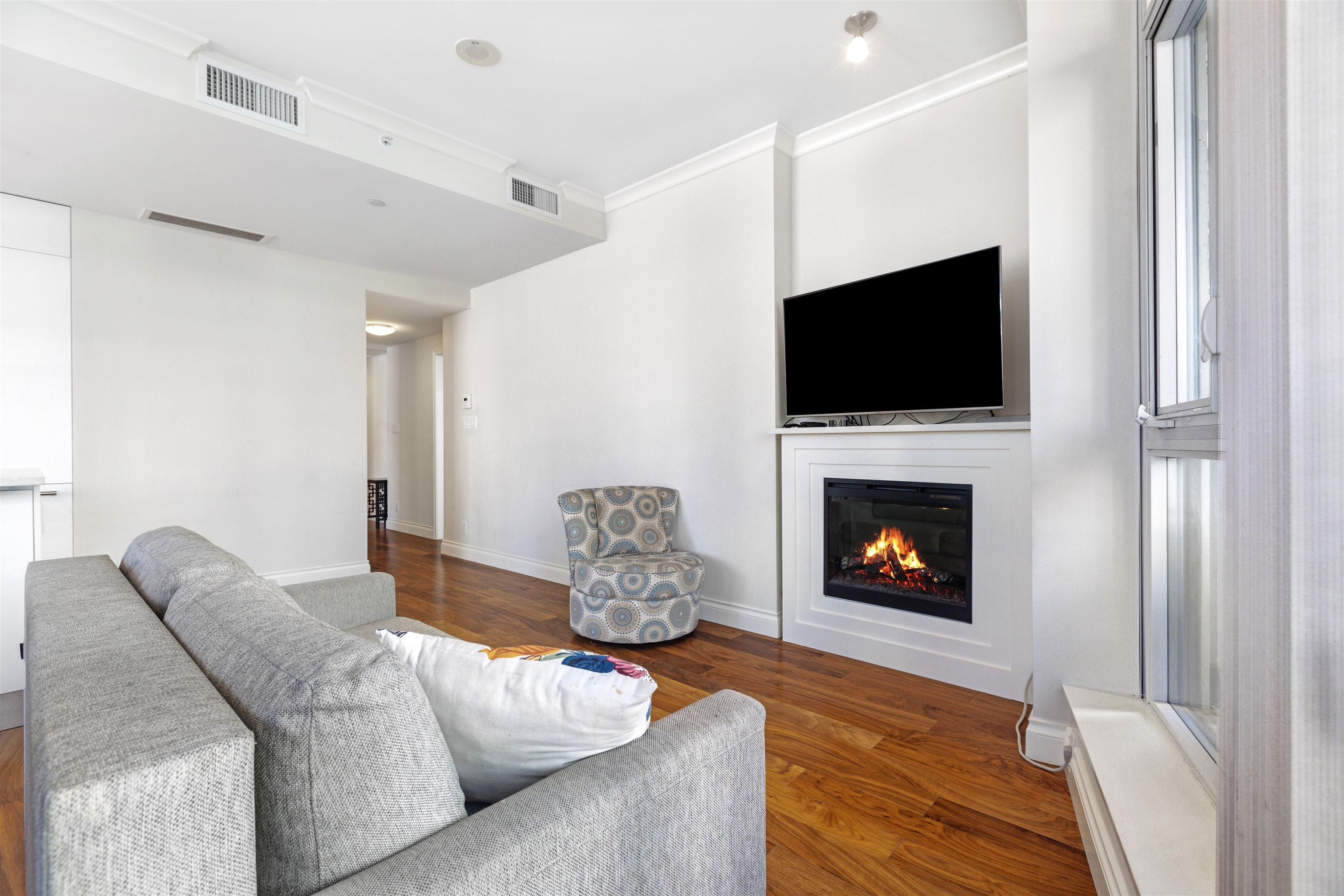 Listing image of 209 199 VICTORY SHIP WAY