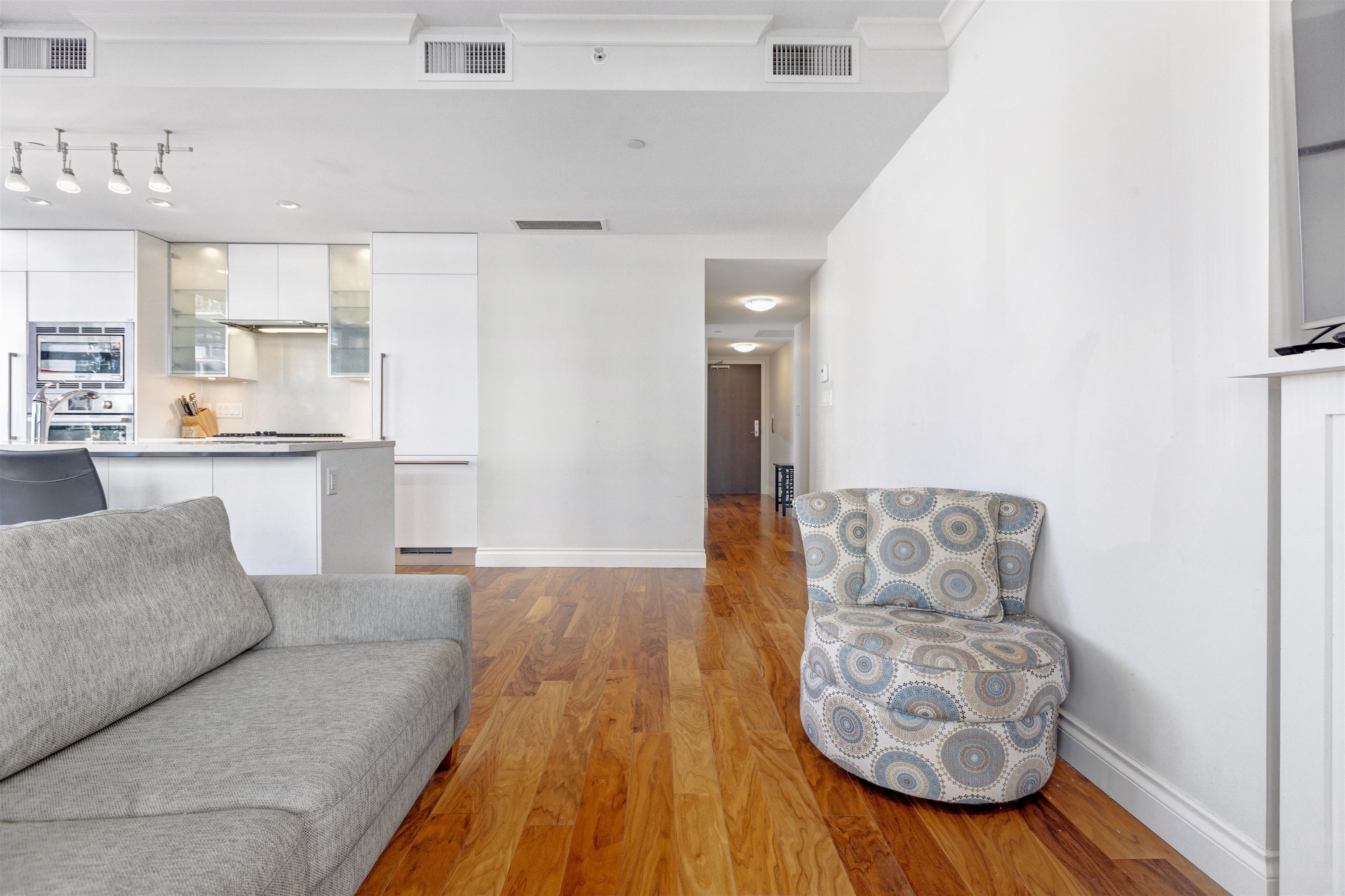Listing image of 209 199 VICTORY SHIP WAY
