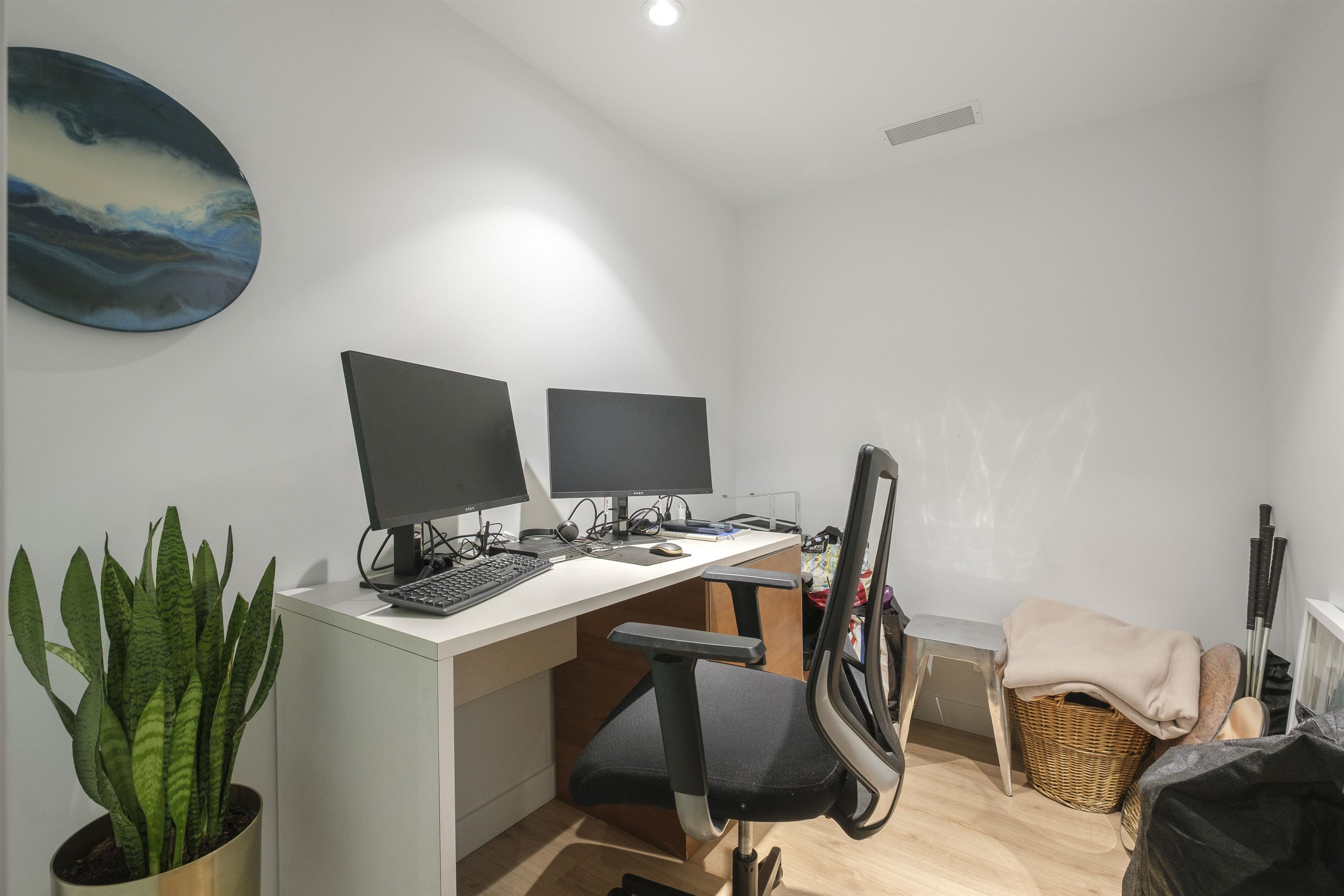 Listing image of 706 1500 FERN STREET