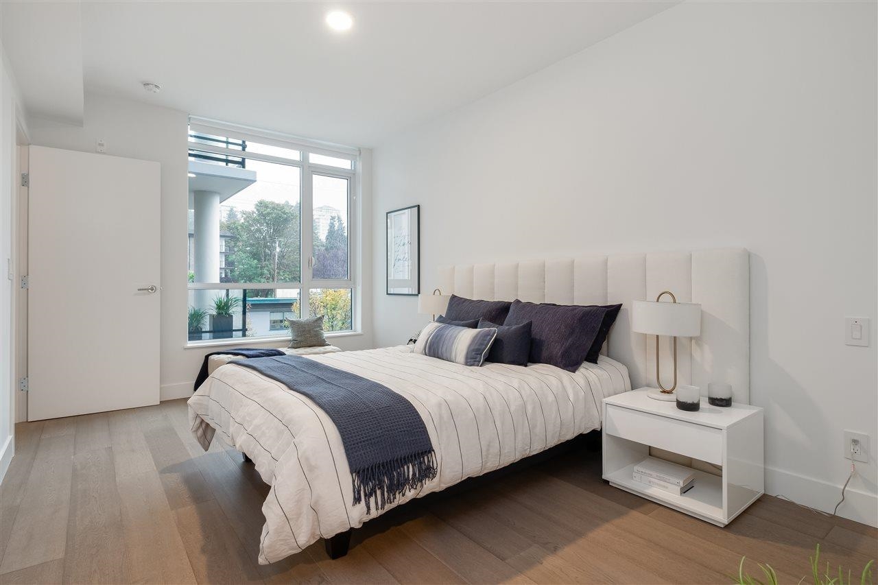 Listing image of 303 177 W 3RD STREET