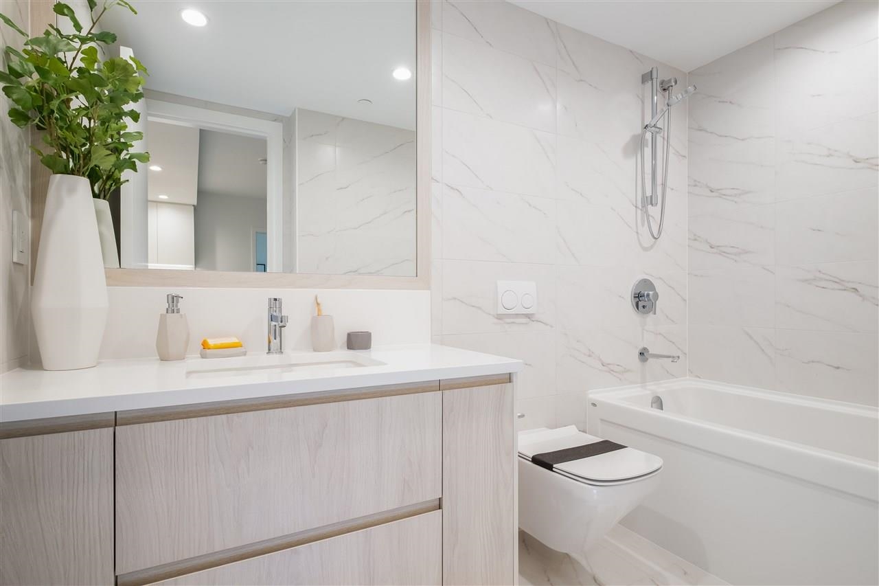 Listing image of 303 177 W 3RD STREET