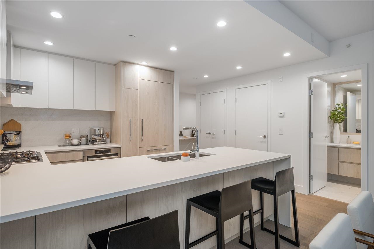 Listing image of 303 177 W 3RD STREET