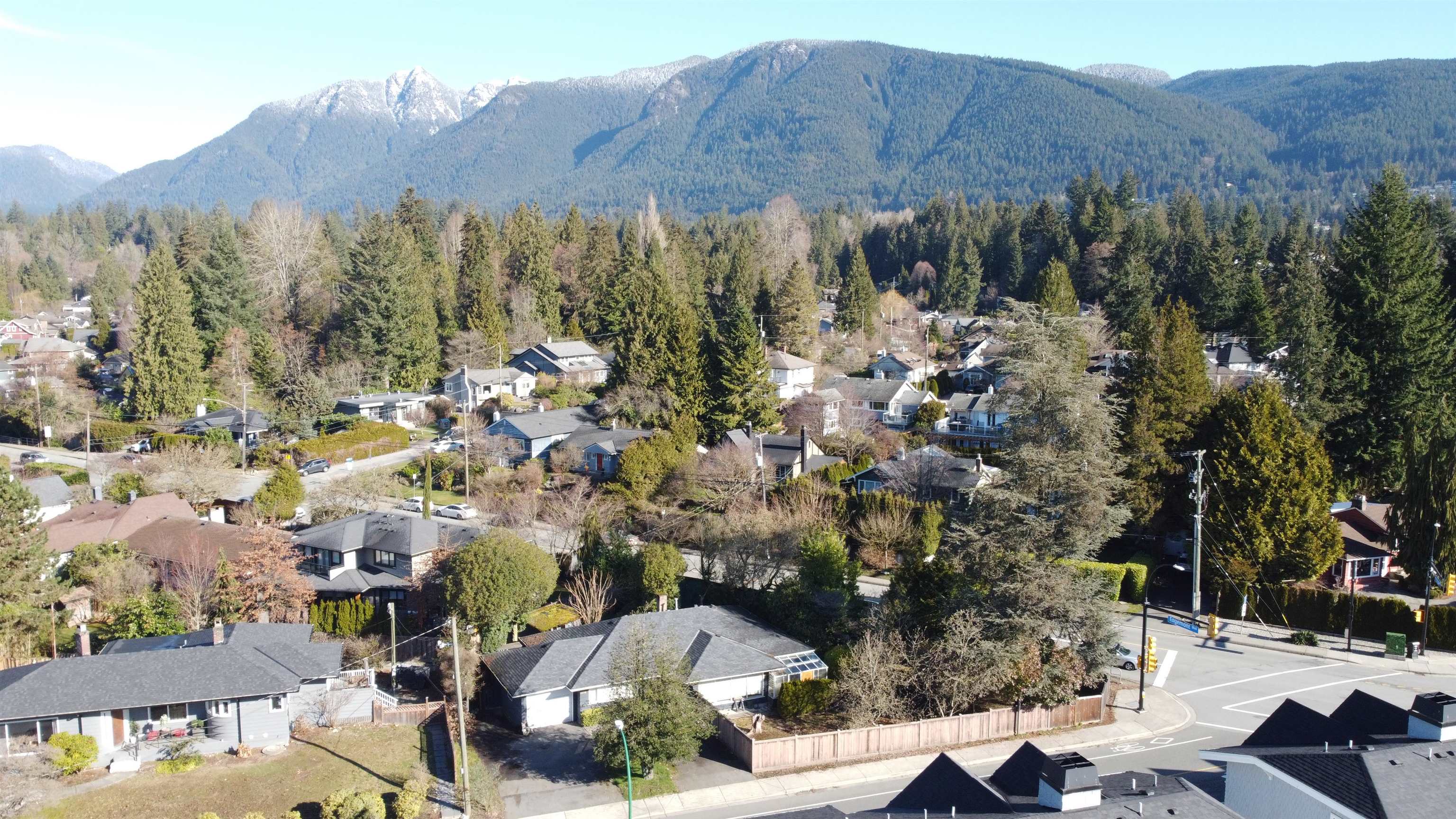 Listing image of 1116 RIDGEWOOD DRIVE