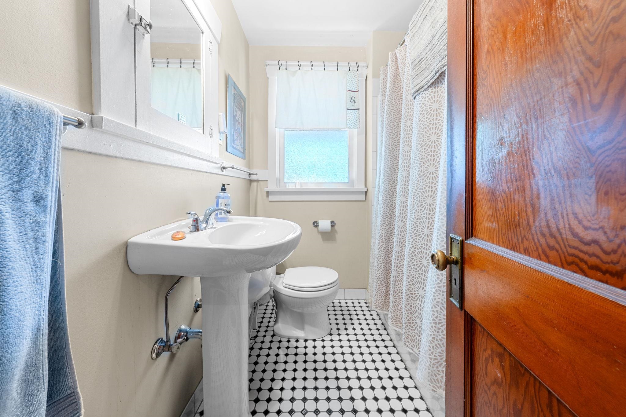 Listing image of 2110 FERNDALE STREET
