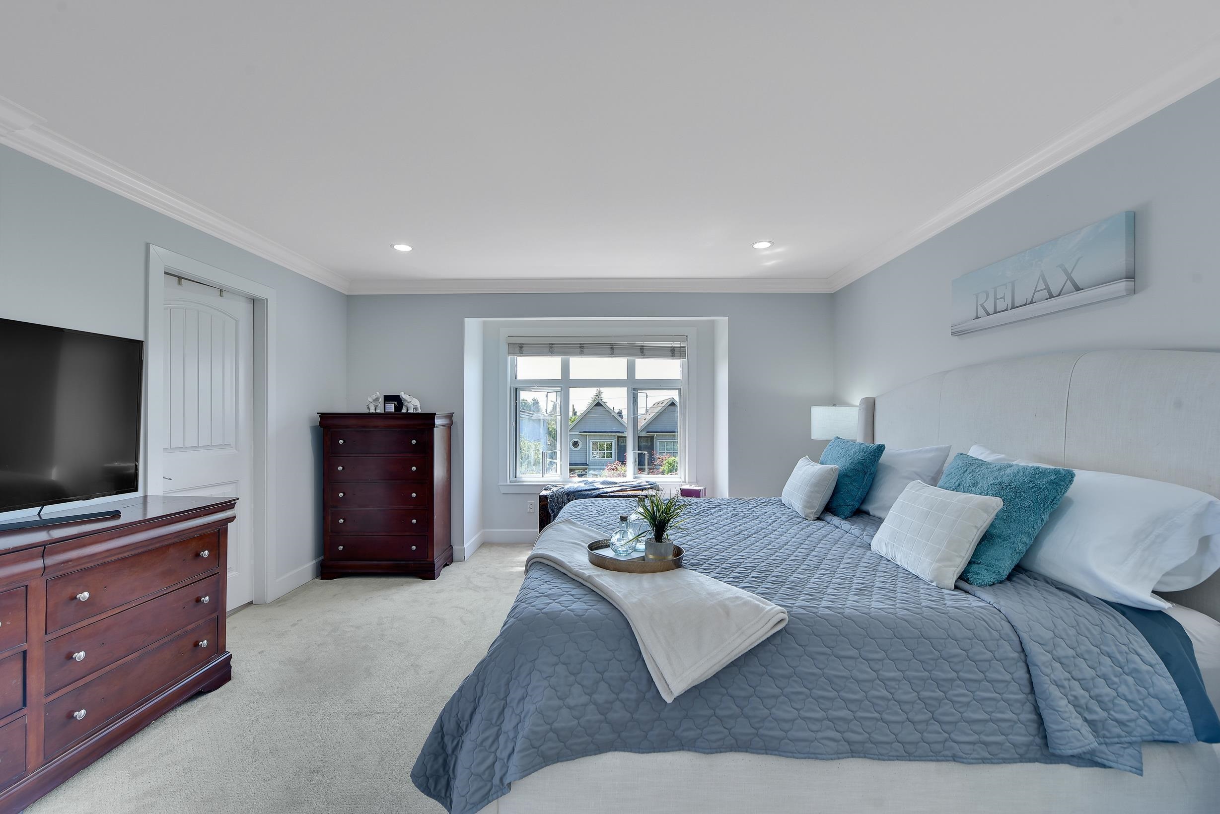 Listing image of 332 E 11TH STREET