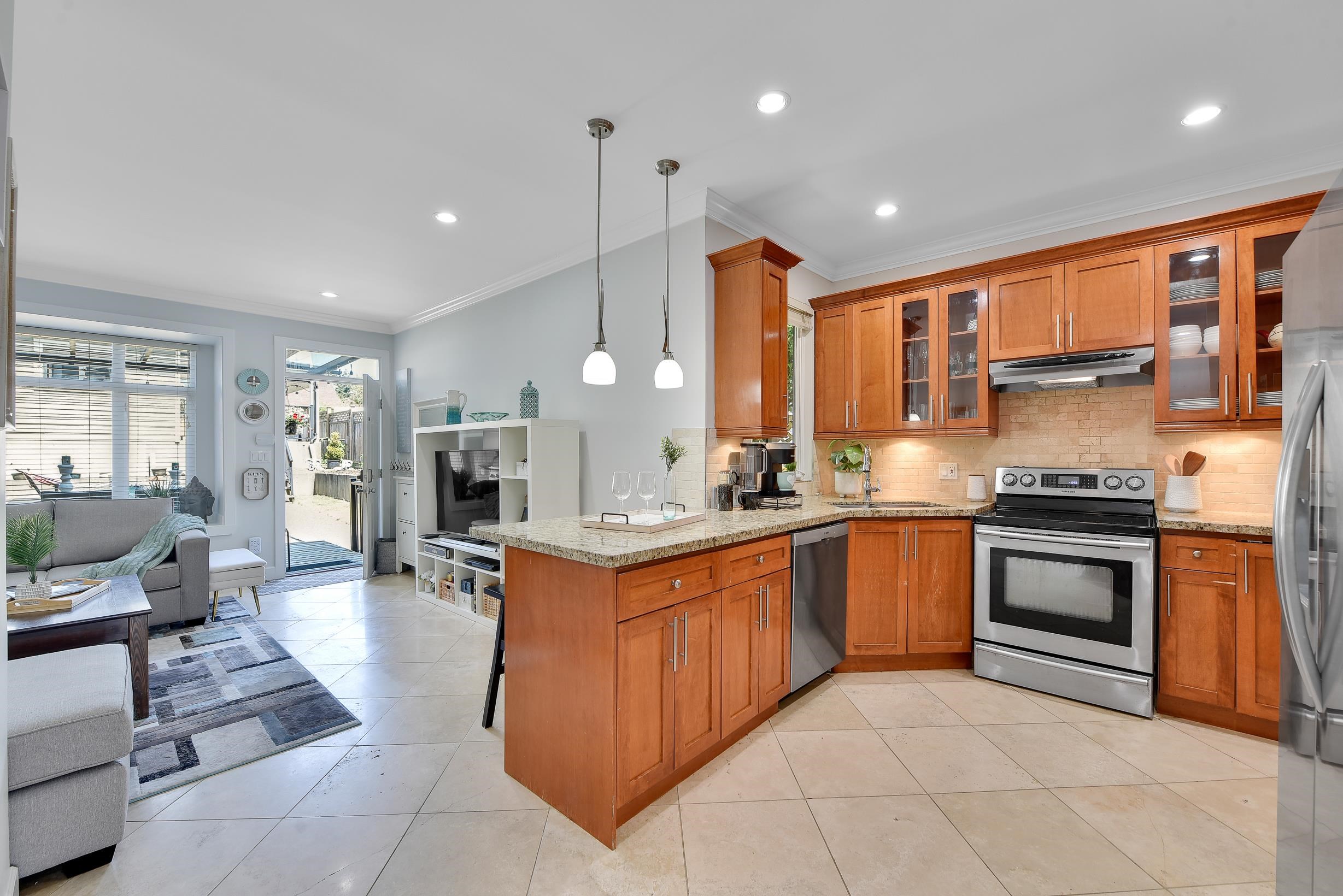 Listing image of 332 E 11TH STREET