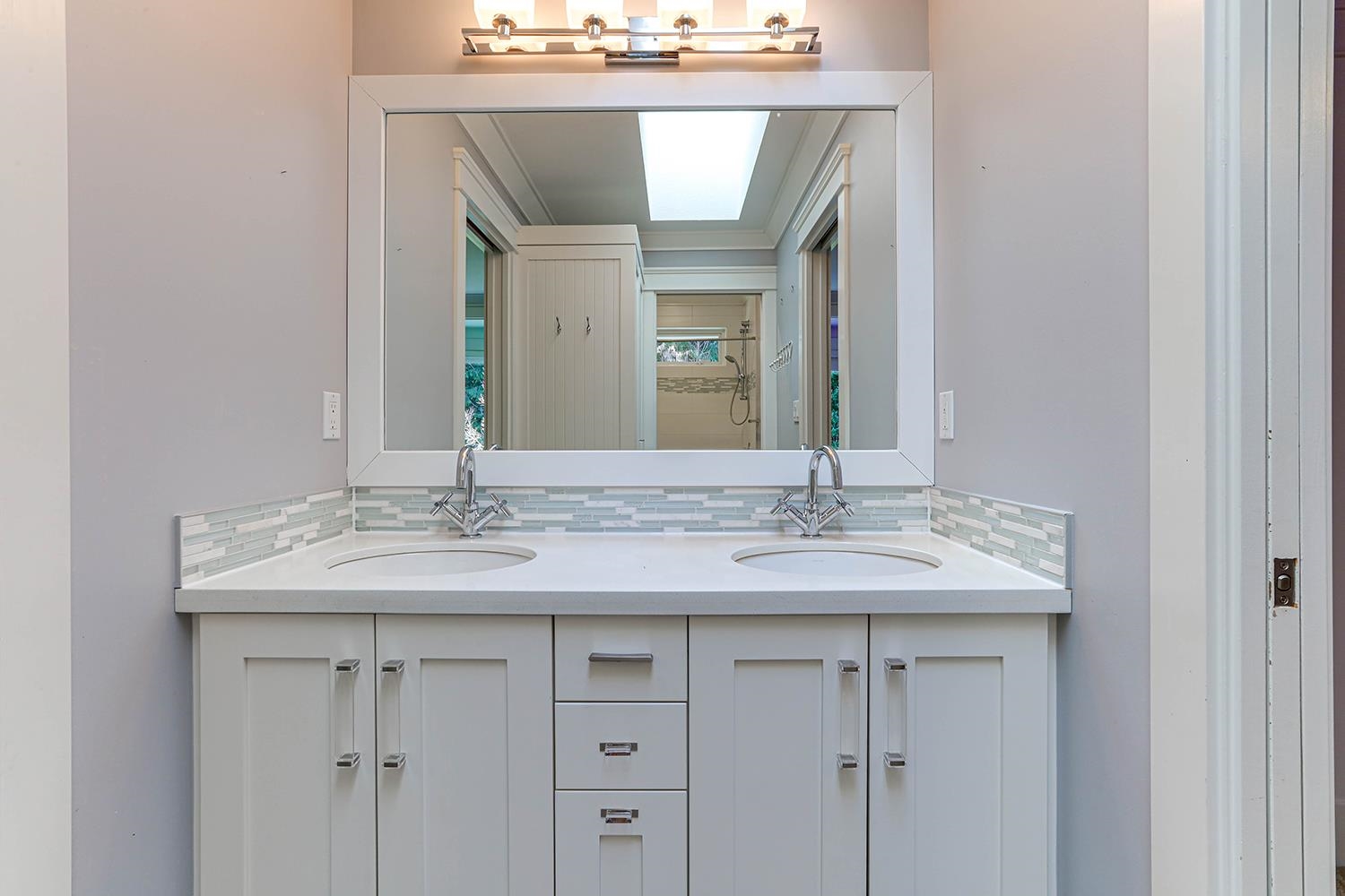 Listing image of 1155 SINCLAIR STREET