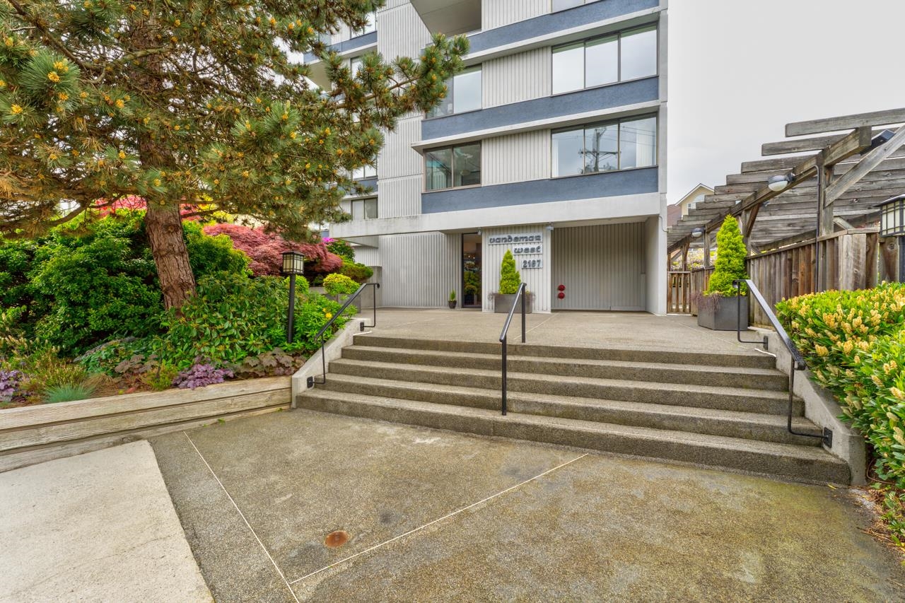 Listing image of 203 2167 BELLEVUE AVENUE