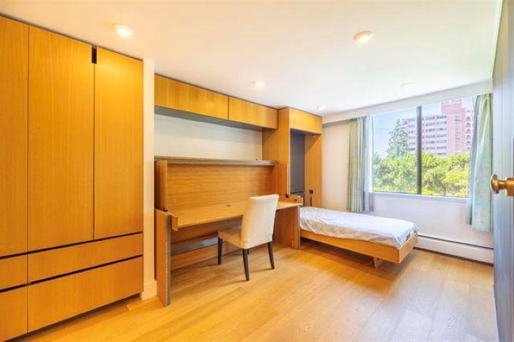 Listing image of 203 2167 BELLEVUE AVENUE