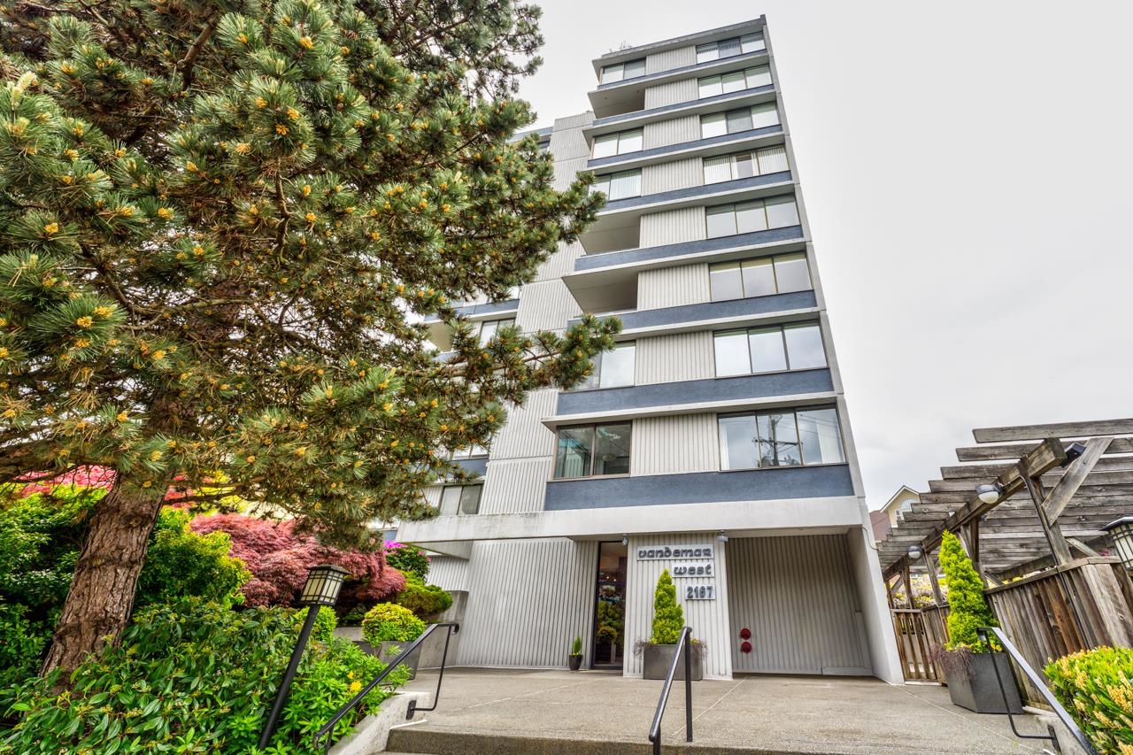 Listing image of 203 2167 BELLEVUE AVENUE