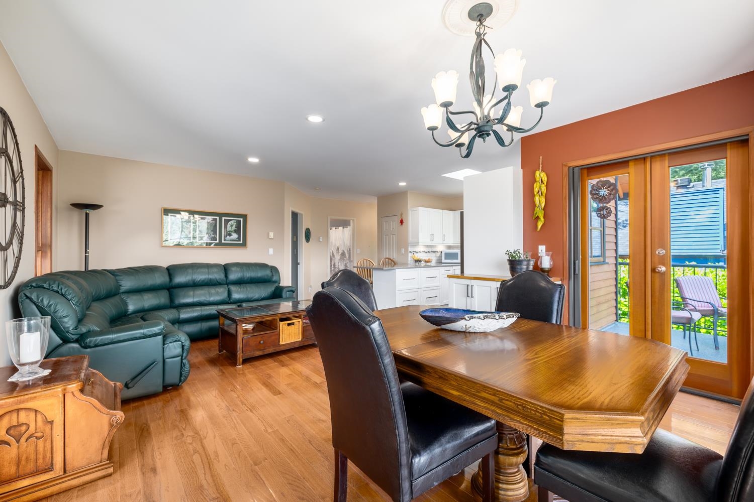 Listing image of 571 ROOCROFT LANE