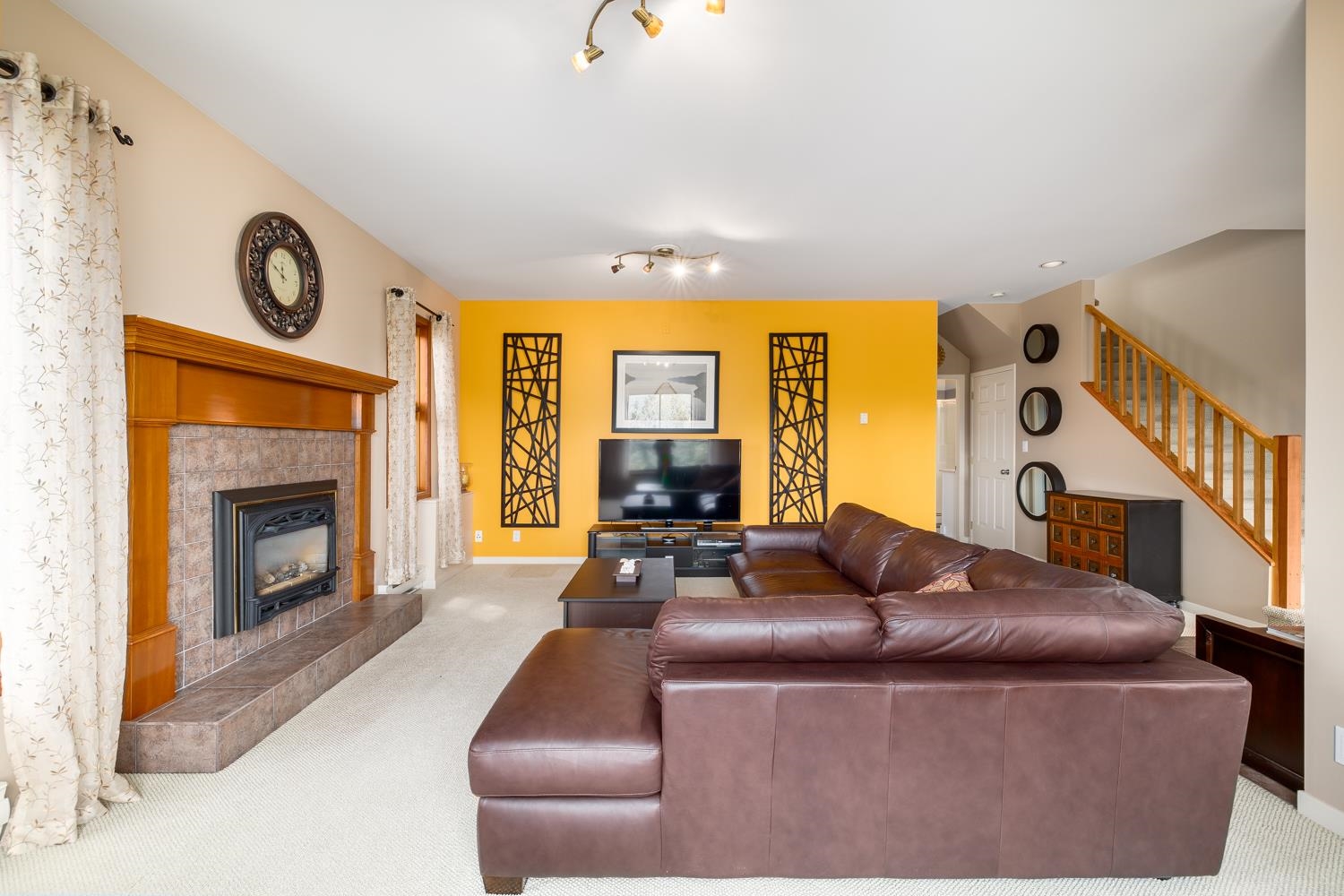 Listing image of 571 ROOCROFT LANE