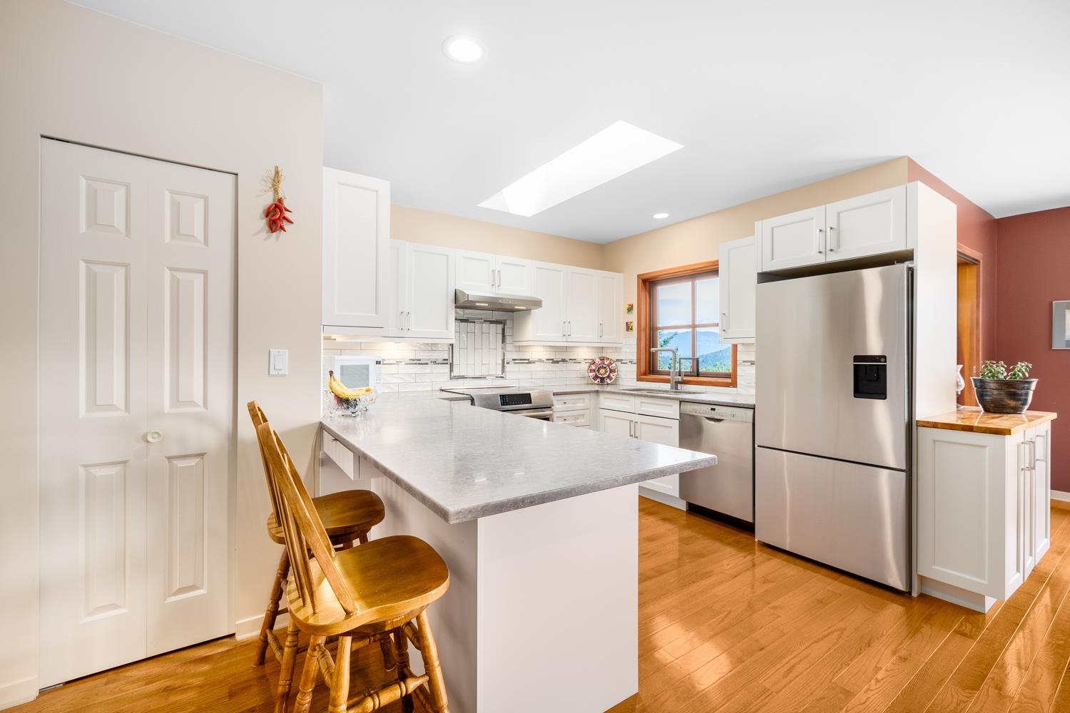 Listing image of 571 ROOCROFT LANE