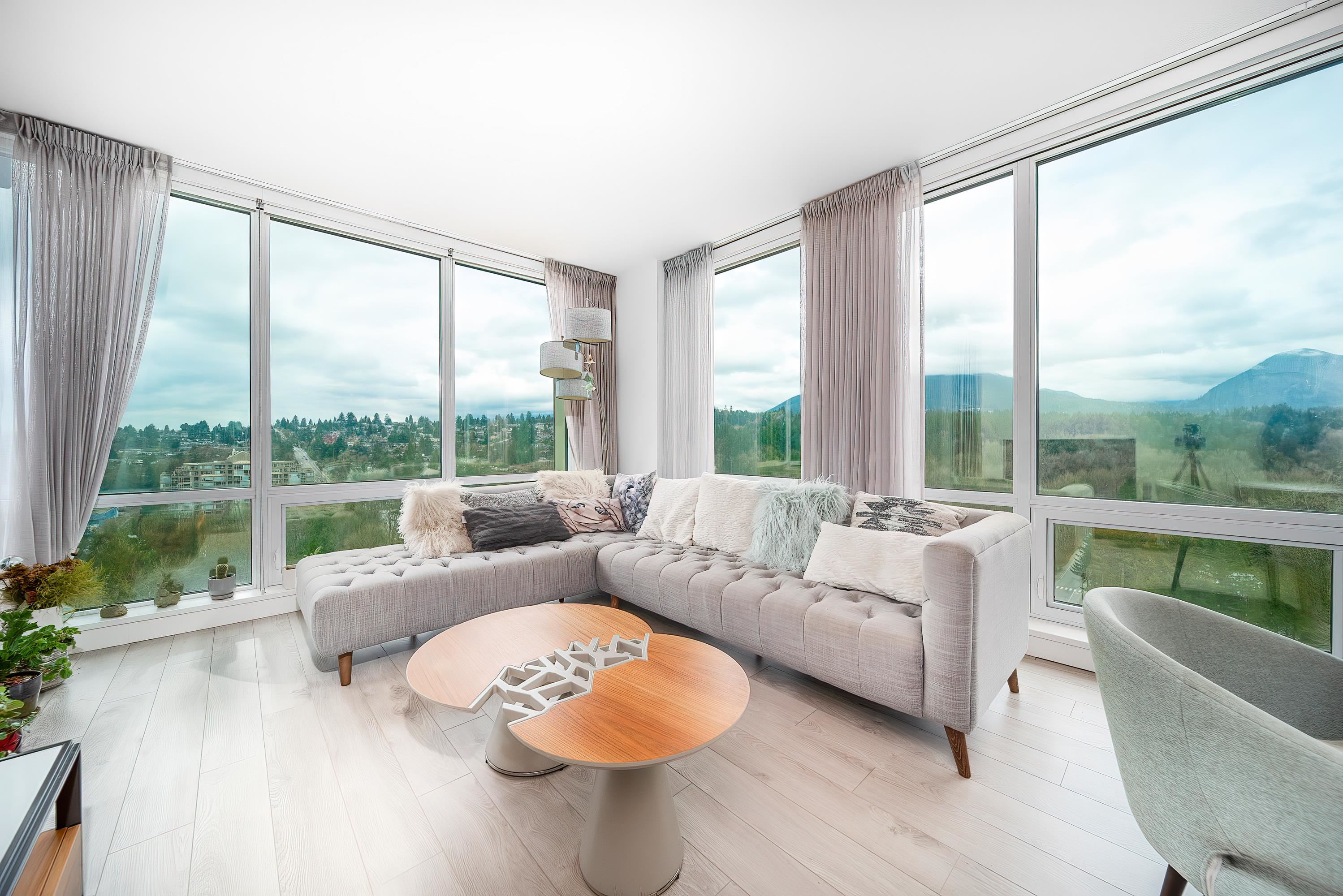 Listing image of 2007 680 SEYLYNN CRES