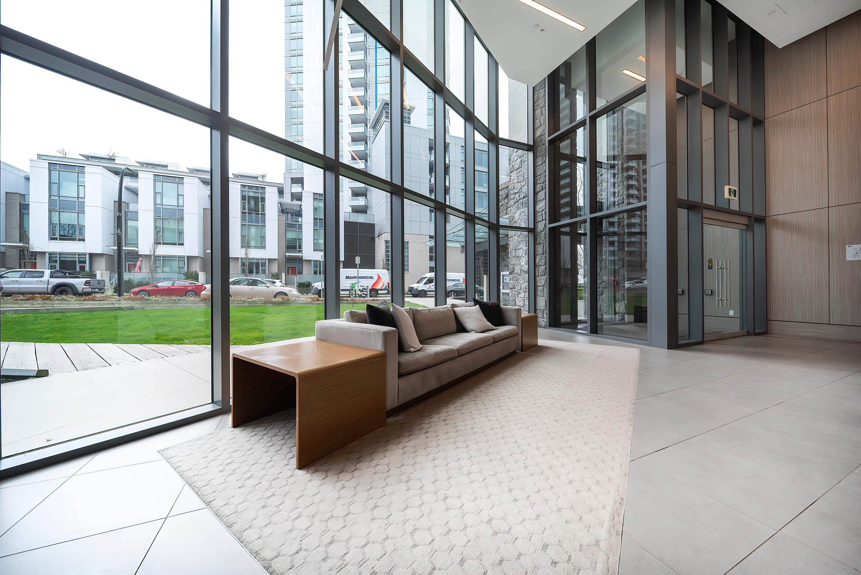 Listing image of 2007 680 SEYLYNN CRES
