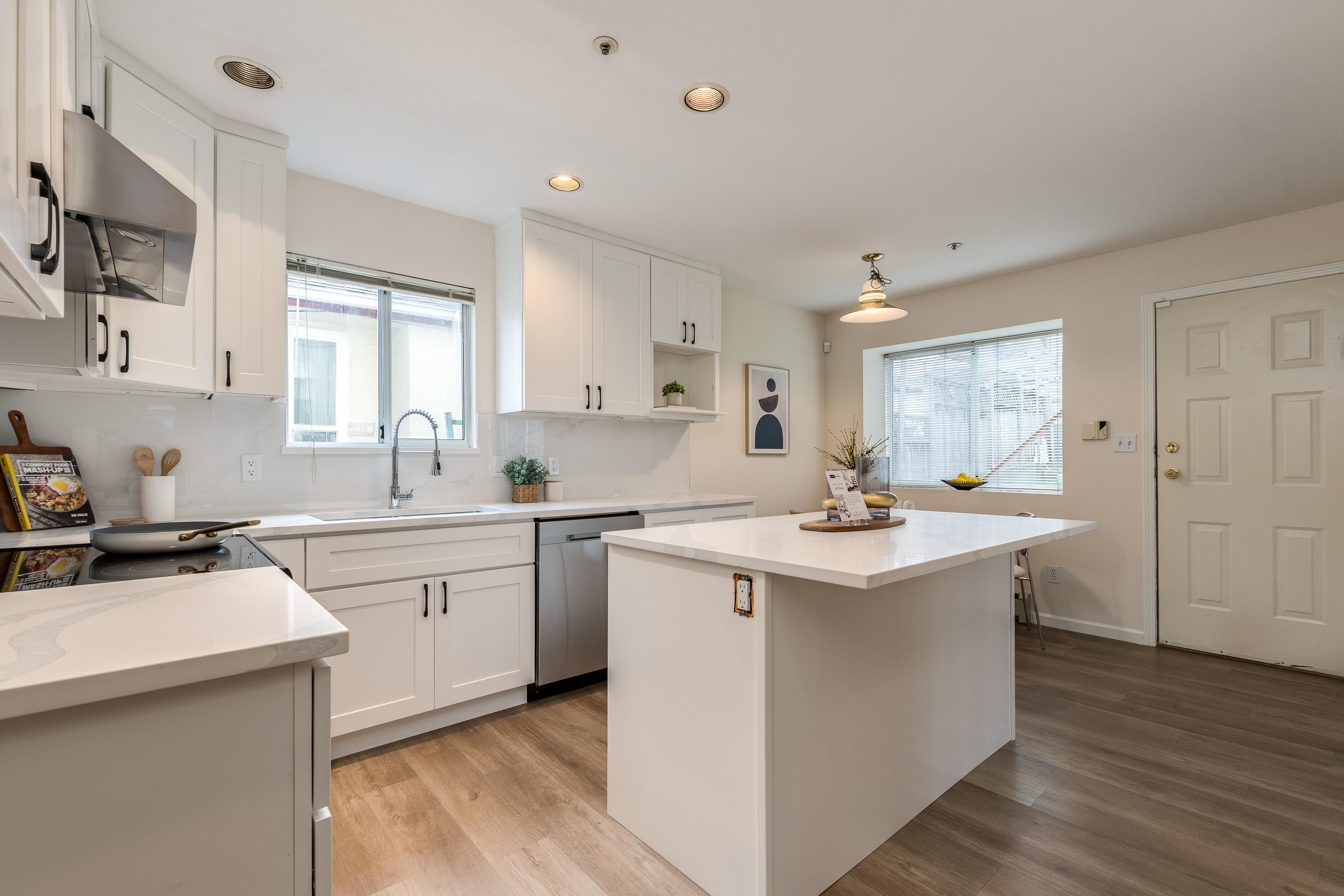 Listing image of 5433 LANARK STREET