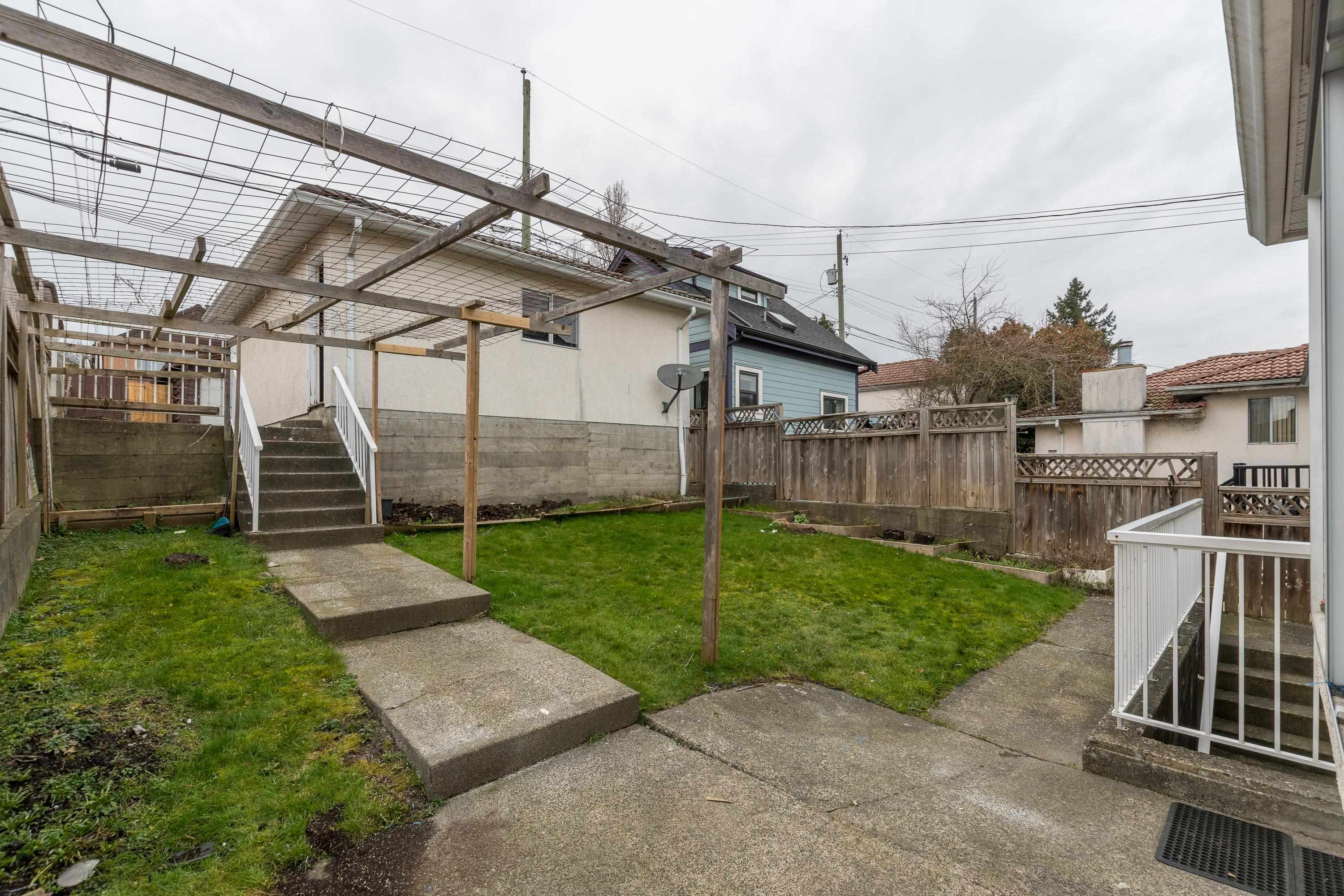 Listing image of 5433 LANARK STREET