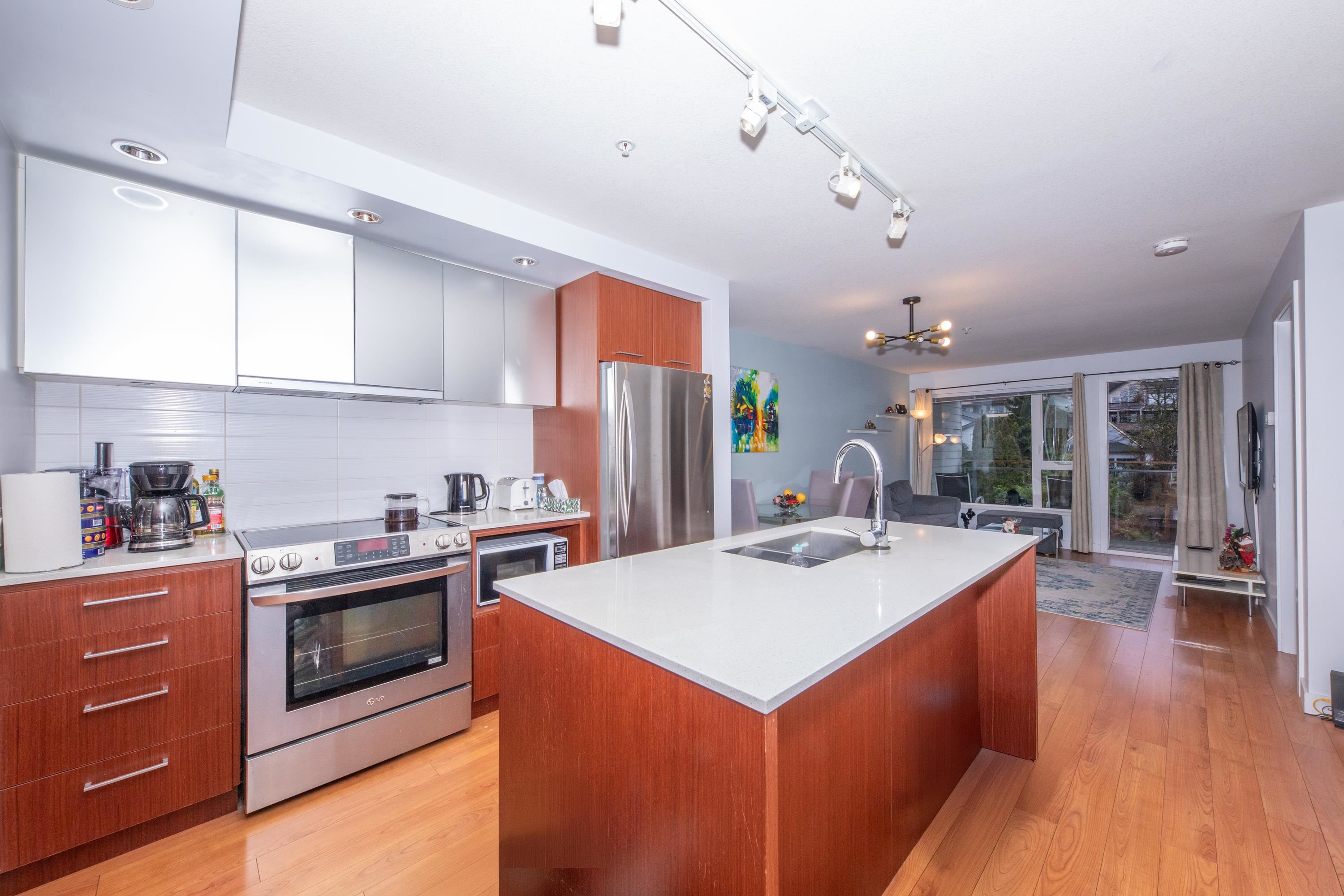 Listing image of 414 221 E 3RD STREET