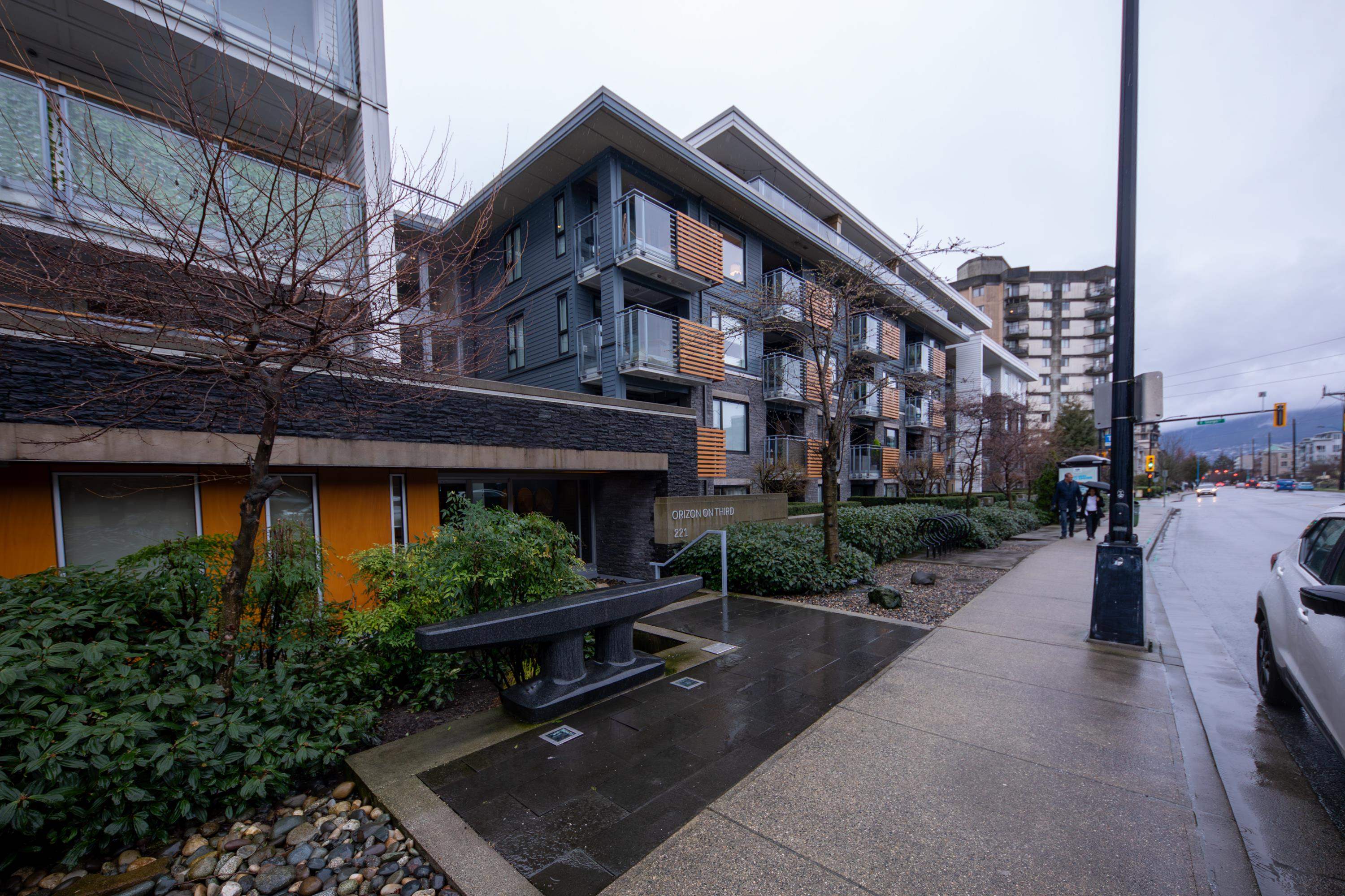 Listing image of 414 221 E 3RD STREET