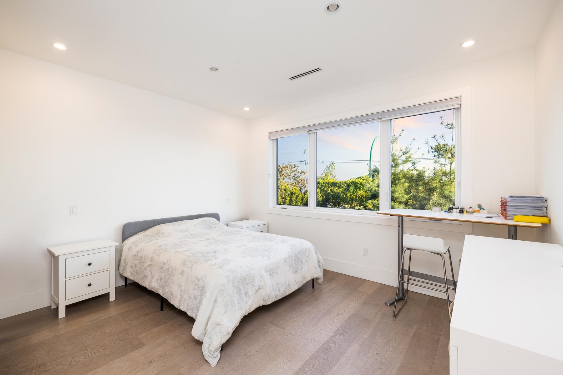 Listing image of 712 E KEITH ROAD