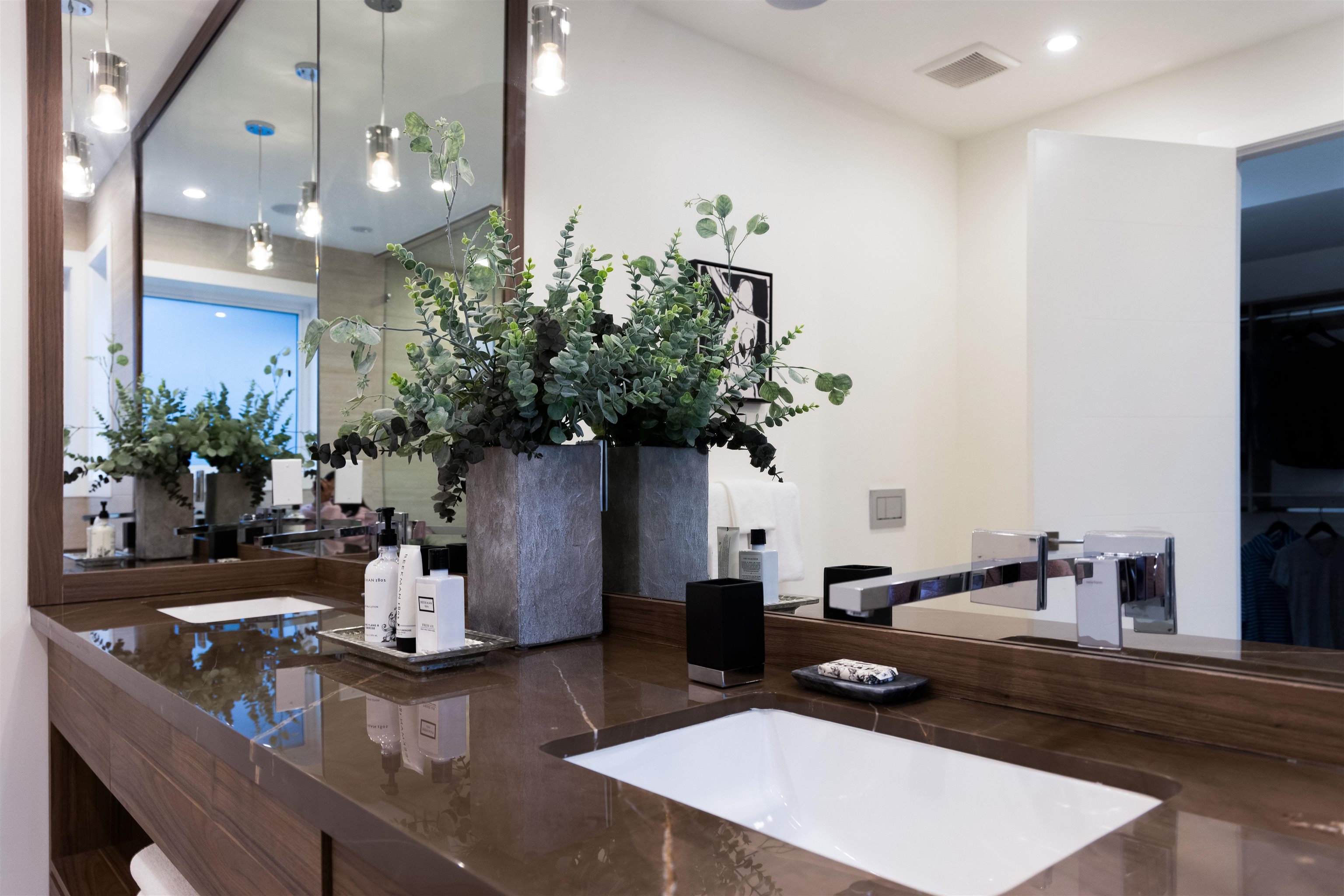 Listing image of 712 E KEITH ROAD