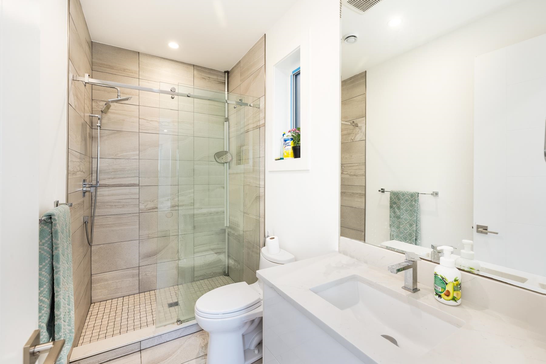 Listing image of 712 E KEITH ROAD