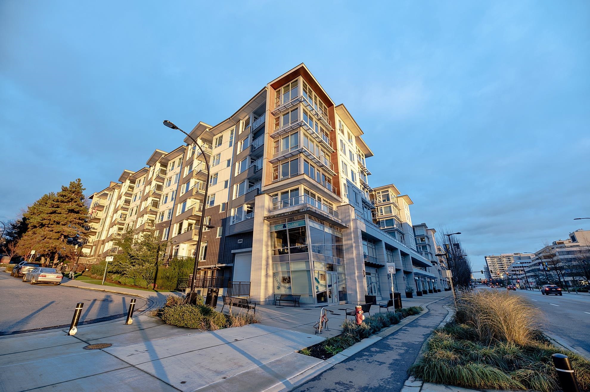 Listing image of 107 277 W 1ST STREET