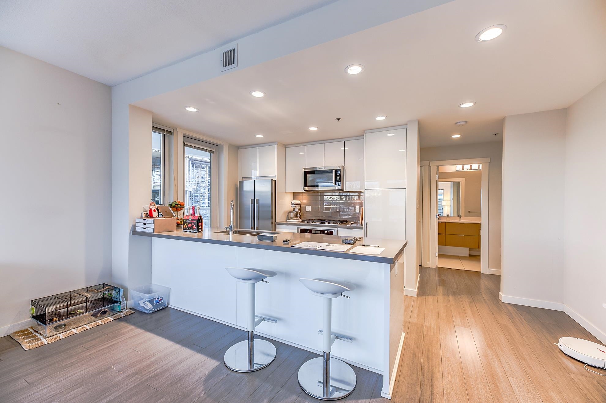Listing image of 107 277 W 1ST STREET