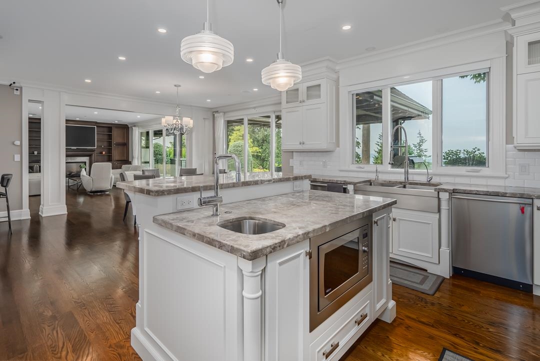 Listing image of 2638 QUEENS AVENUE