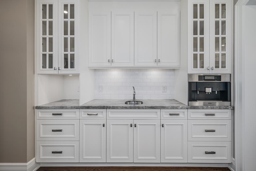 Listing image of 2638 QUEENS AVENUE