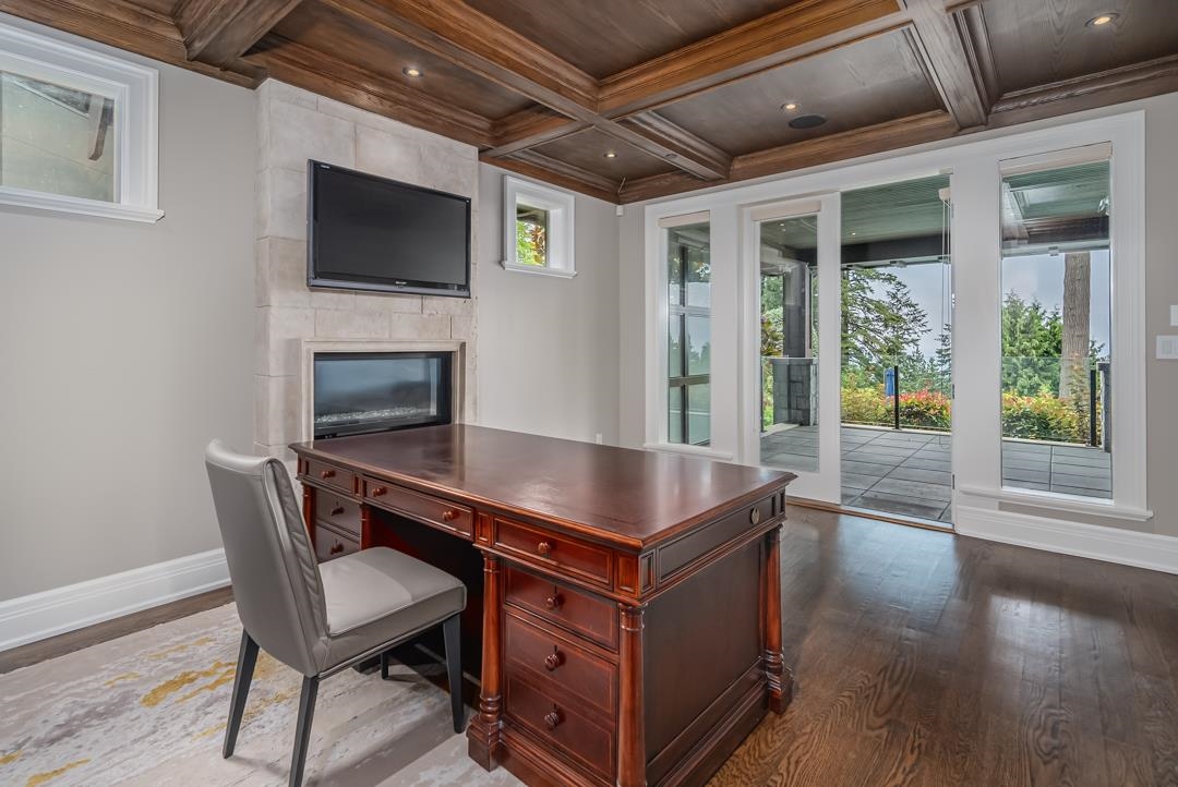 Listing image of 2638 QUEENS AVENUE