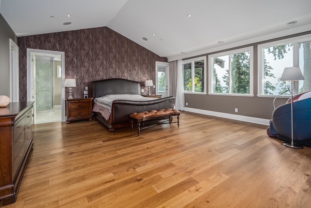 Listing image of 2638 QUEENS AVENUE