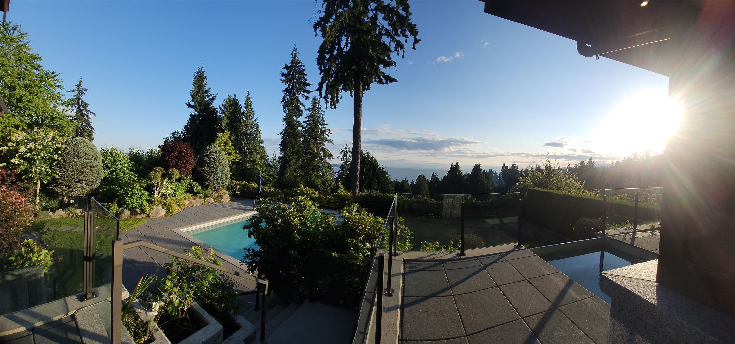 Listing image of 2638 QUEENS AVENUE