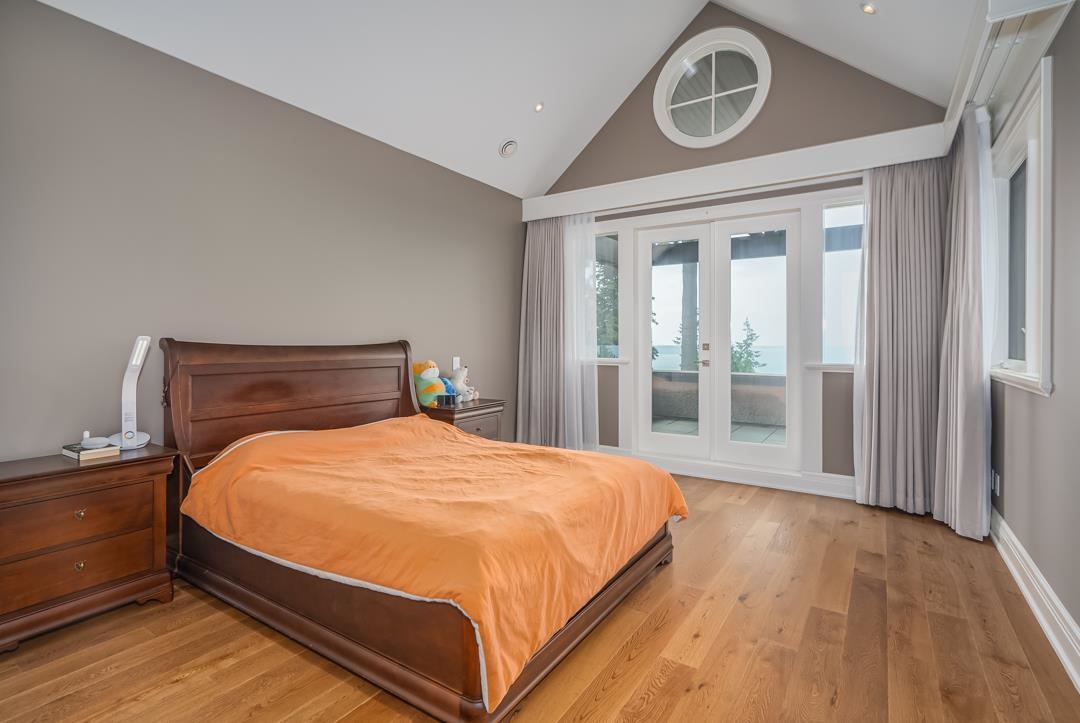 Listing image of 2638 QUEENS AVENUE