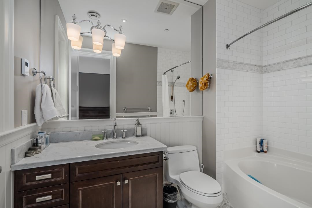 Listing image of 2638 QUEENS AVENUE