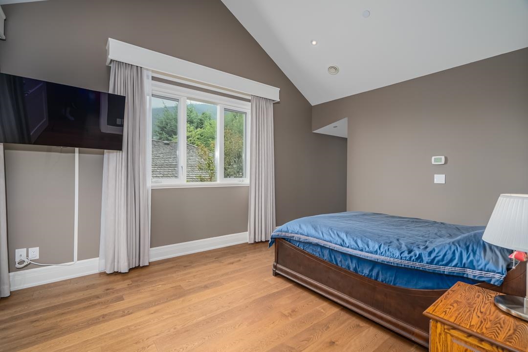 Listing image of 2638 QUEENS AVENUE