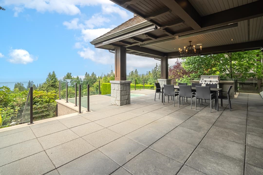 Listing image of 2638 QUEENS AVENUE