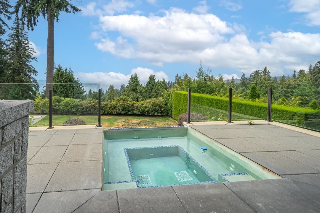 Listing image of 2638 QUEENS AVENUE
