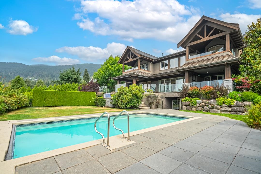 Listing image of 2638 QUEENS AVENUE