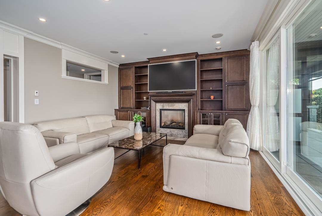 Listing image of 2638 QUEENS AVENUE
