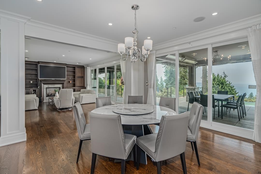 Listing image of 2638 QUEENS AVENUE