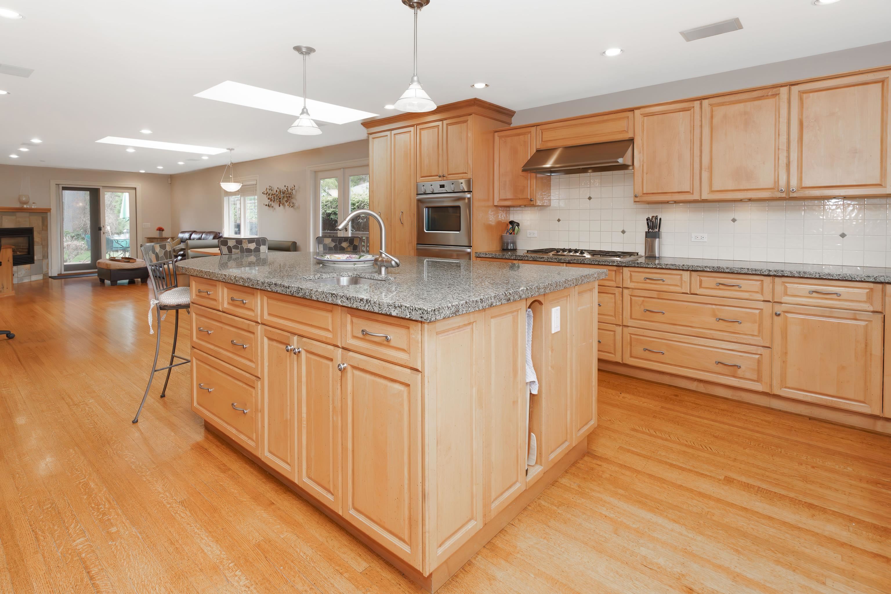 Listing image of 1170 KENDAL PLACE