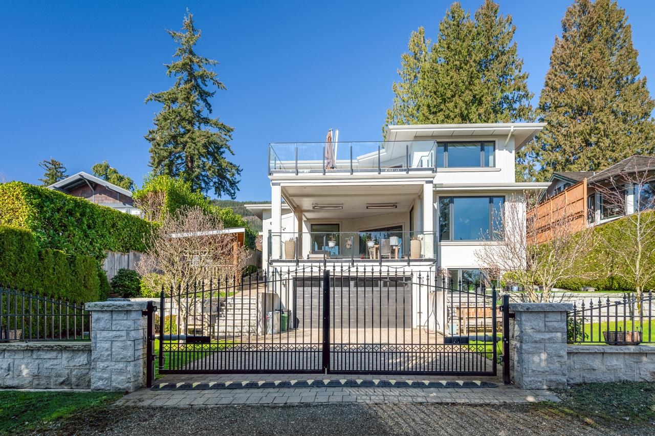 Listing image of 2616 PALMERSTON AVENUE