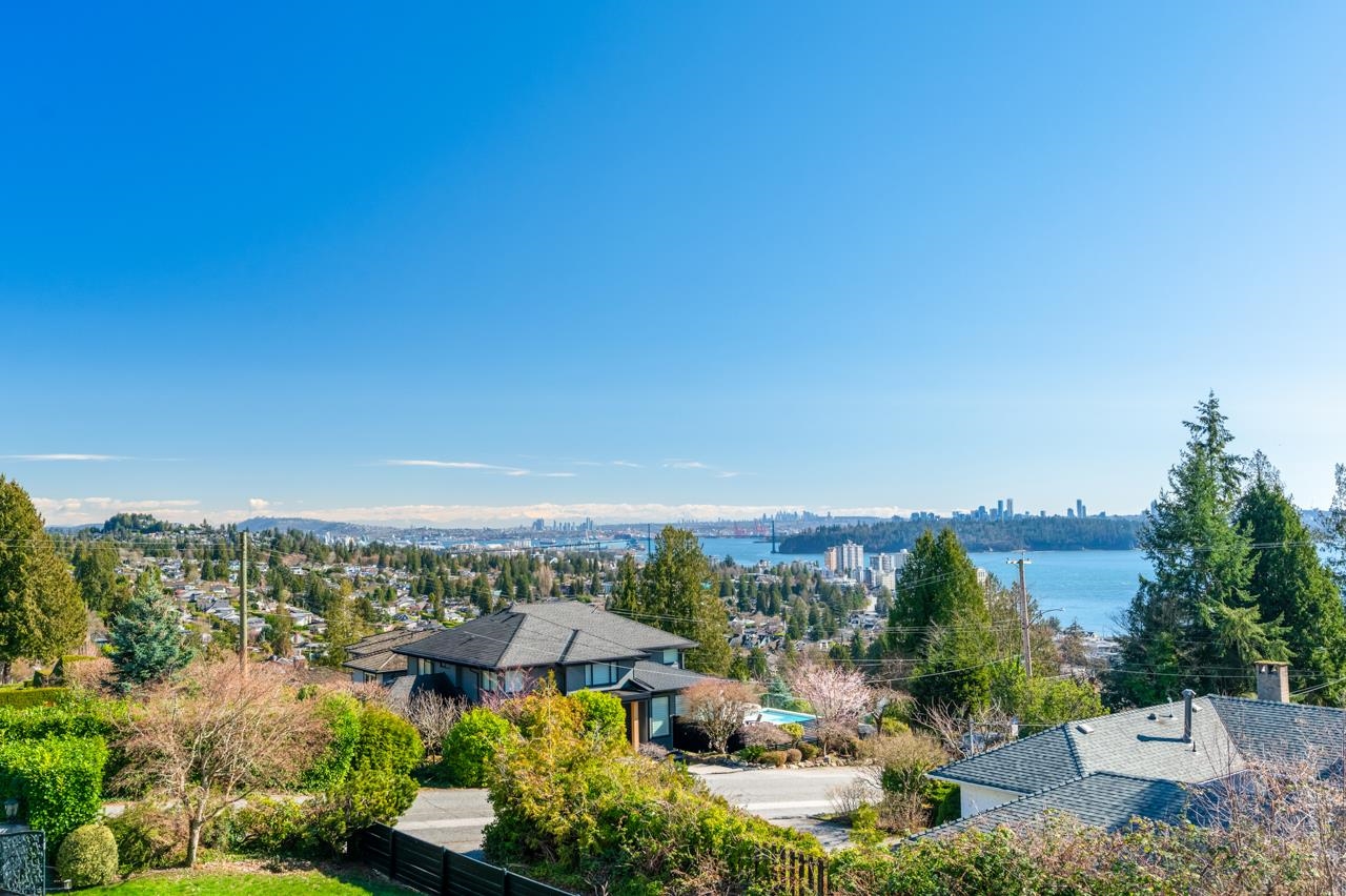 Listing image of 2616 PALMERSTON AVENUE