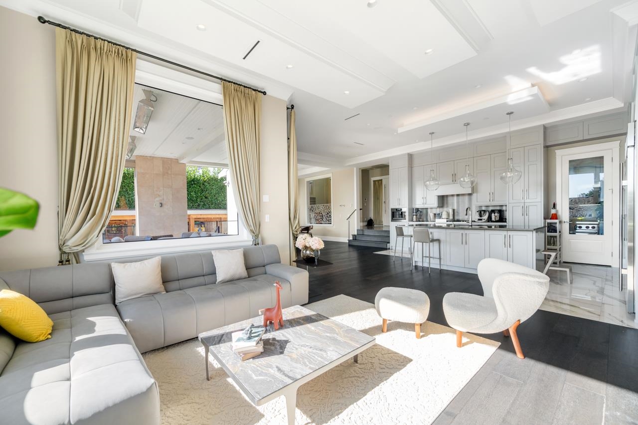 Listing image of 2616 PALMERSTON AVENUE